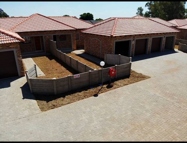 3 BEDROOM TOWNHOUSE FOR SALE IN RIVERSDALE